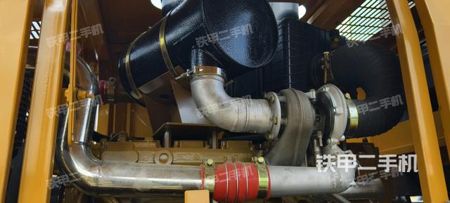 發(fā)動(dòng)機(jī)右側(cè)(整機(jī)外觀及大件) 發(fā)動(dòng)機(jī)右側(cè)(整機(jī)外觀及大件)