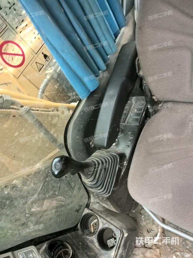 座椅左側(cè)控制臺/音響/含左手柄（駕駛室部分）