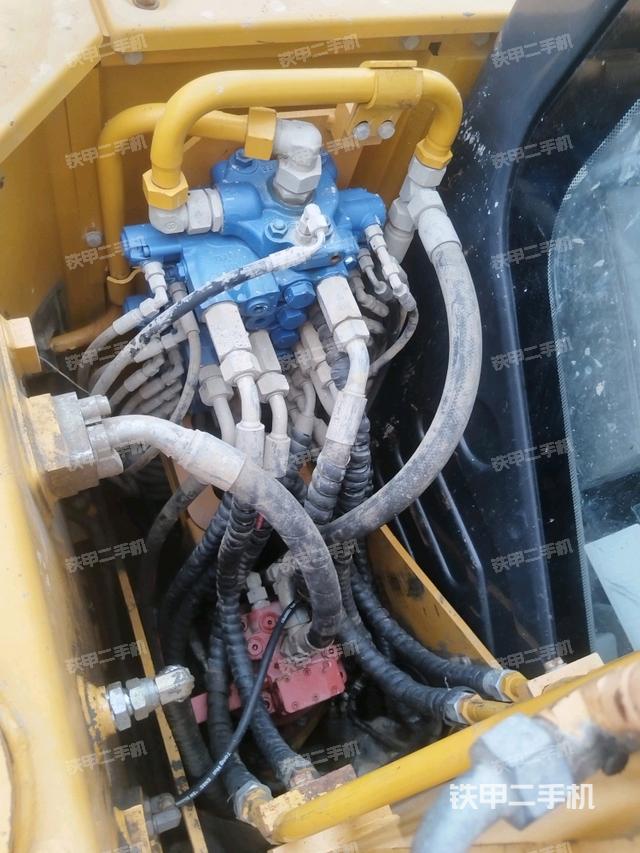 回轉馬達和主控閥（整機外觀）