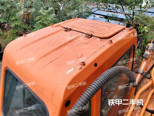 駕駛室頂部（整機(jī)外觀）