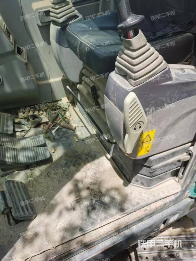 駕駛室整體（整機(jī)外觀）