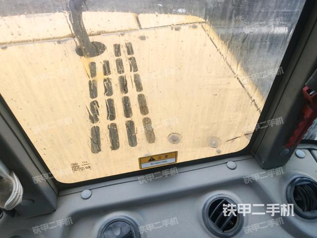 左后方玻璃角標(biāo)（駕駛室部分）