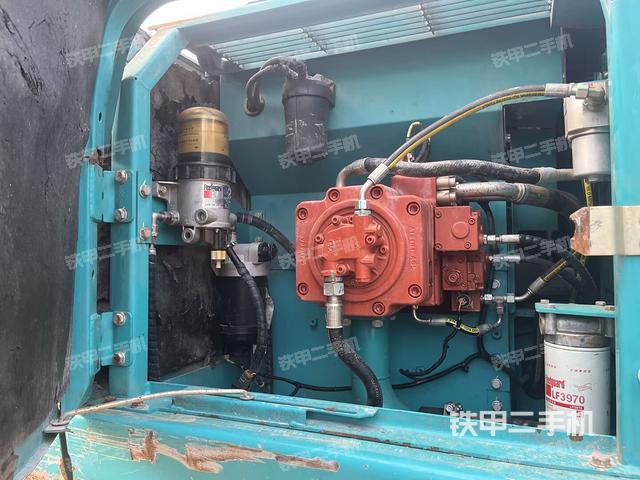 液壓泵斜45?右（大件艙室）