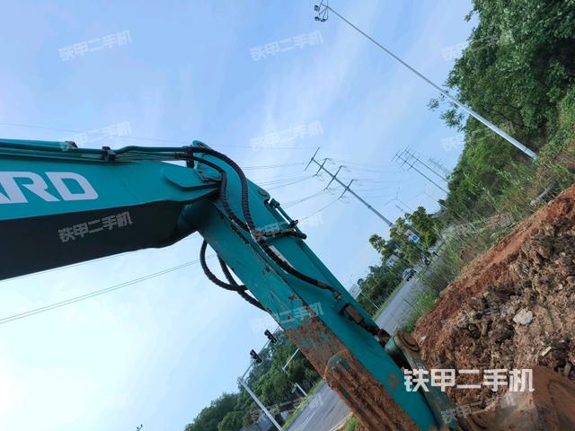 轉(zhuǎn)盤和下車架正前(工作和回轉(zhuǎn)裝置) 轉(zhuǎn)盤和下車架正前(工作和回轉(zhuǎn)裝置)