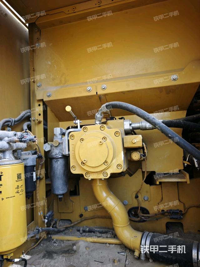 液壓泵艙室正面整體（整機(jī)外觀）