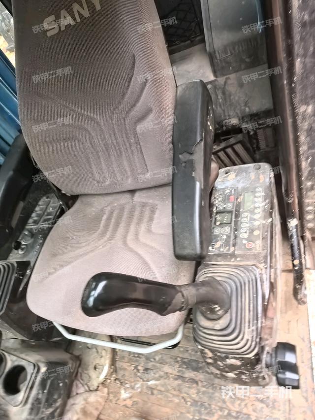 座椅右側(cè)控制臺/鑰匙門/油門/含右手柄（駕駛室部分）