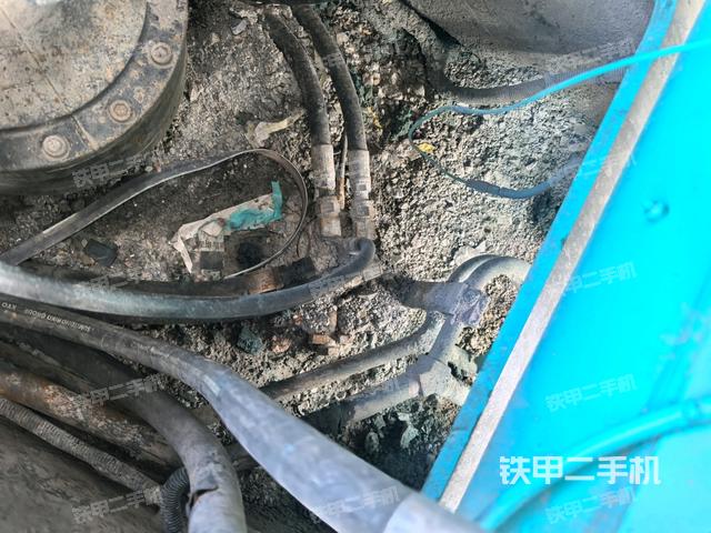 神钢SK260LC-8挖掘机的设备实拍-第39张实拍照片