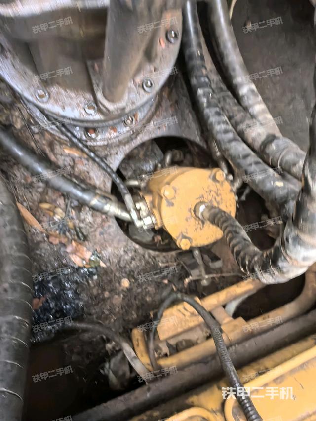 中央回轉(zhuǎn)接頭特寫（上車部件）