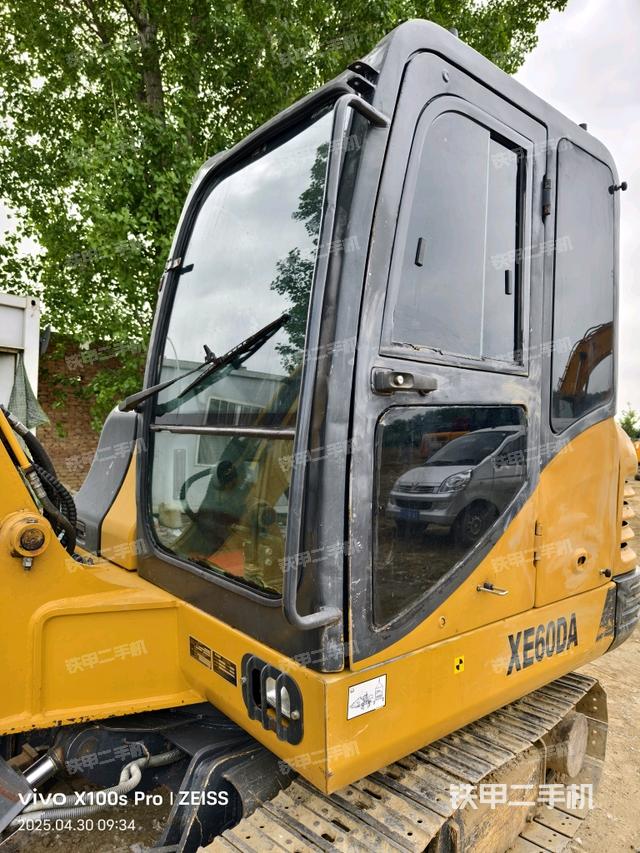 駕駛室整體（整機(jī)外觀）