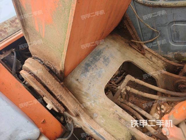 大臂根部?斜視(工作和回轉(zhuǎn)裝置) 大臂根部?斜視(工作和回轉(zhuǎn)裝置)