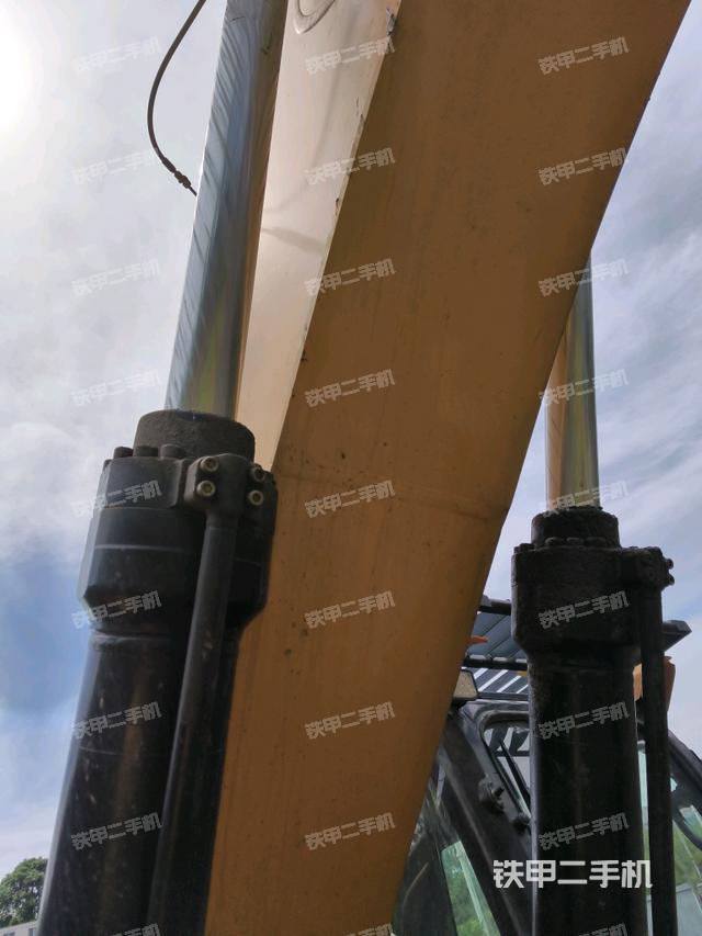 大臂油缸整體?豎拍（工作和回轉(zhuǎn)裝置）