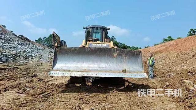 整機(jī)左側(cè)（設(shè)備外觀及核心部件）