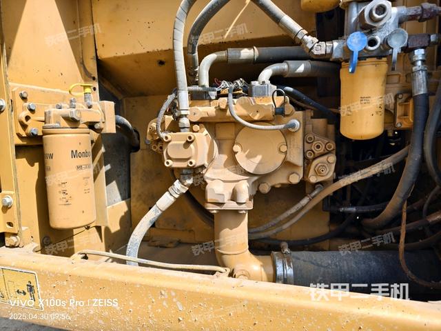 液壓泵艙室正面整體(整機(jī)外觀) 液壓泵艙室正面整體(整機(jī)外觀)