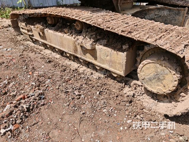 單側(cè)履帶整體(整機(jī)外觀) 單側(cè)履帶整體(整機(jī)外觀)