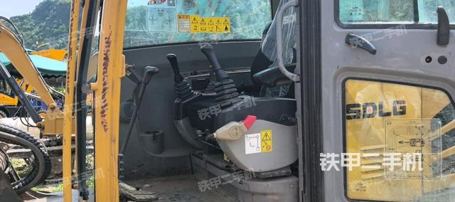 駕駛室整體（整機外觀）