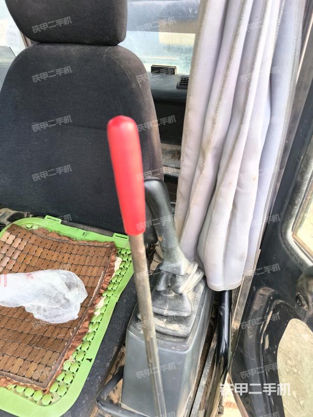駕駛室左前45度(駕駛室部分) 駕駛室左前45度(駕駛室部分)