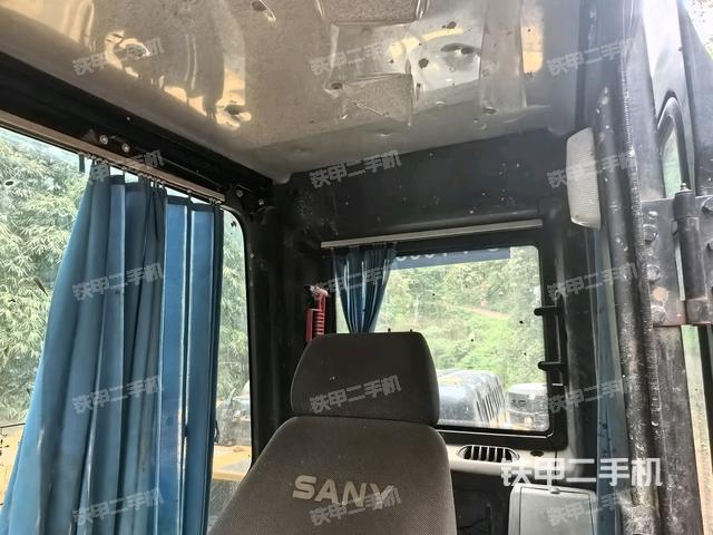 后窗玻璃角標(biāo)（駕駛室部分）