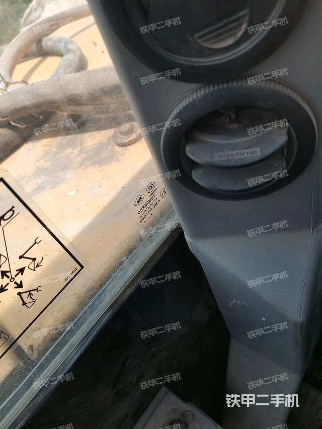 左后方玻璃角標(biāo)(駕駛室部分) 左后方玻璃角標(biāo)(駕駛室部分)