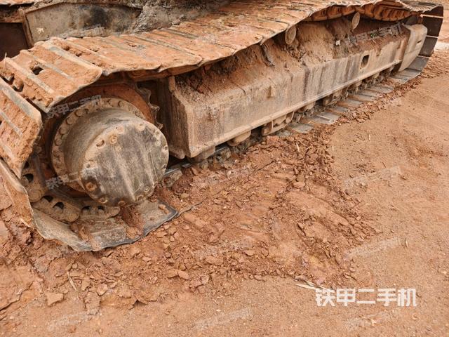 右側(cè)履帶整體(行走機(jī)構(gòu)) 右側(cè)履帶整體(行走機(jī)構(gòu))