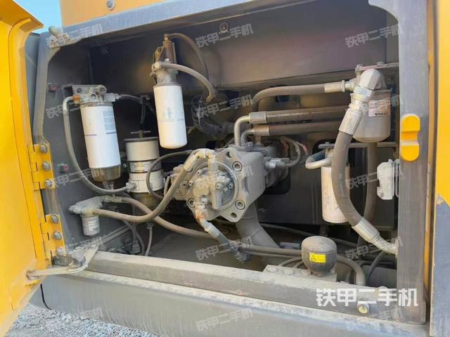 液壓泵艙室正面整體(整機(jī)外觀) 液壓泵艙室正面整體(整機(jī)外觀)