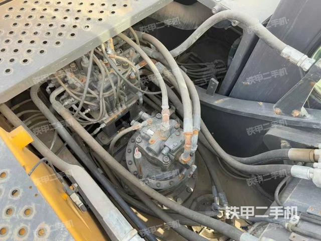 回轉(zhuǎn)馬達(dá)和主控閥(整機(jī)外觀) 回轉(zhuǎn)馬達(dá)和主控閥(整機(jī)外觀)