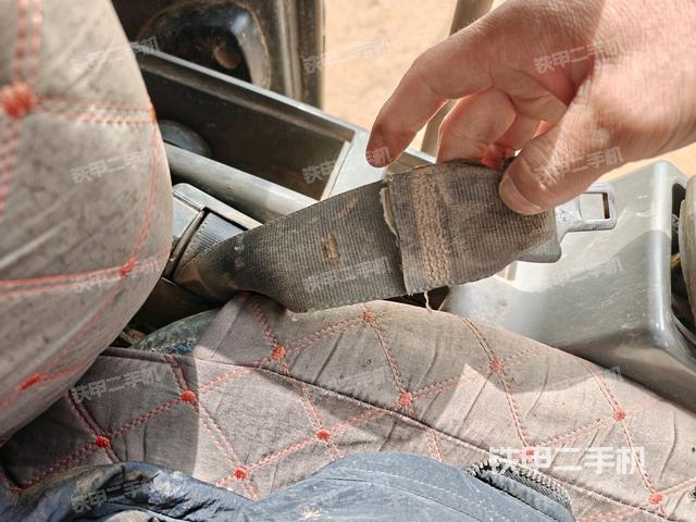 座椅右側(cè)控制臺(tái)/鑰匙門/油門/含右手柄（駕駛室部分）