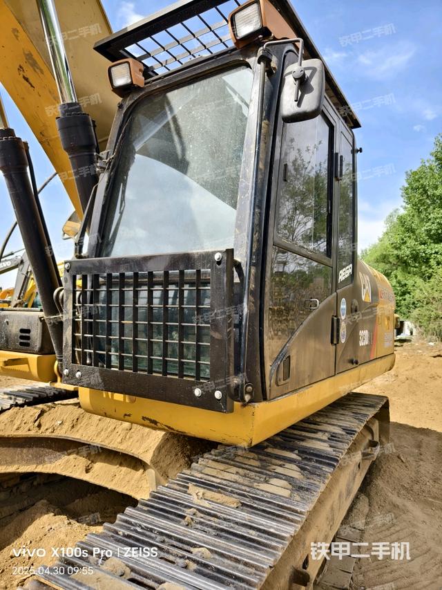 駕駛室整體(整機(jī)外觀) 駕駛室整體(整機(jī)外觀)