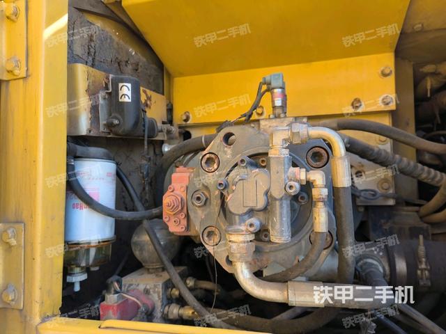 液壓泵艙室正面整體(整機(jī)外觀) 液壓泵艙室正面整體(整機(jī)外觀)
