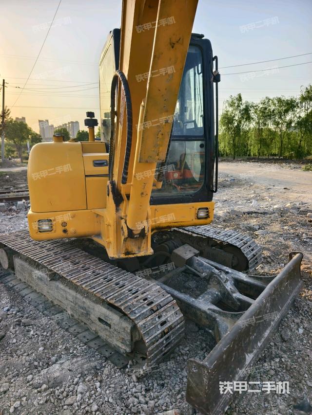 轉(zhuǎn)盤和下車架正前(工作和回轉(zhuǎn)裝置) 轉(zhuǎn)盤和下車架正前(工作和回轉(zhuǎn)裝置)