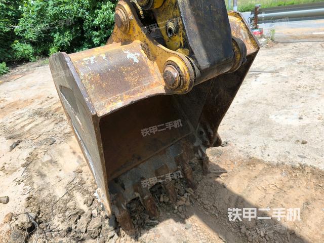 小臂整體左后(工作和回轉(zhuǎn)裝置) 小臂整體左后(工作和回轉(zhuǎn)裝置)
