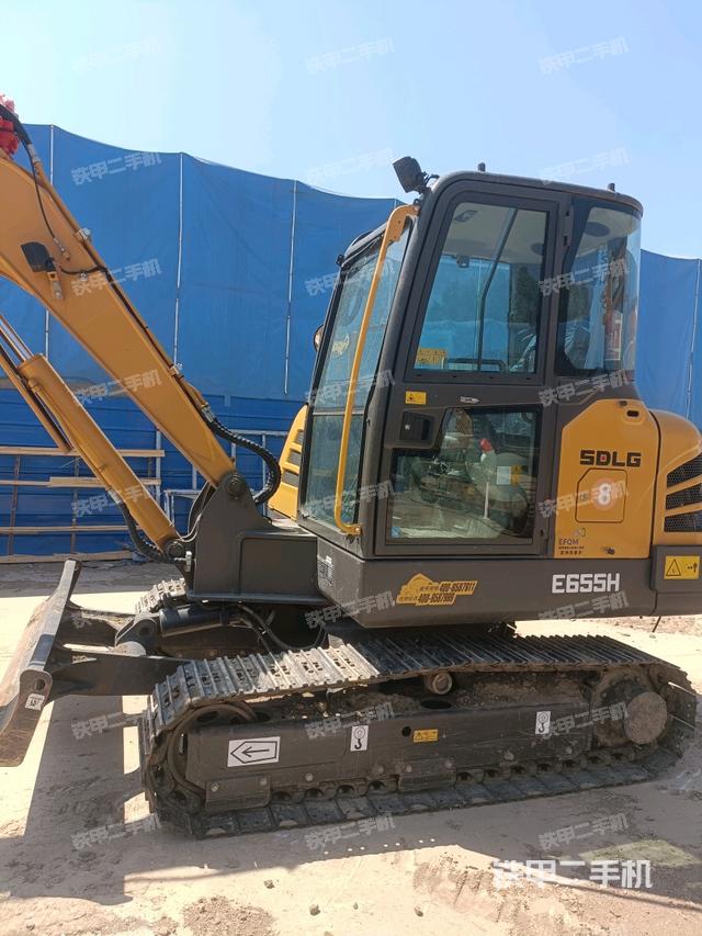 大臂根部?斜（工作和回轉(zhuǎn)裝置）