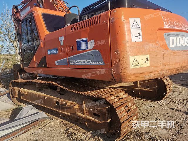 单侧履带整体（整机外观）