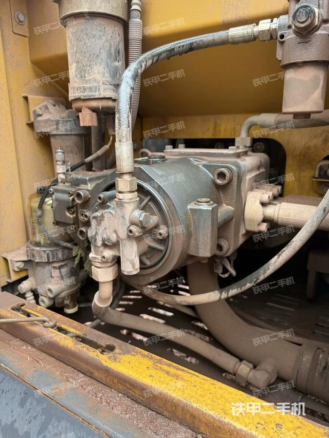 液壓泵艙室正面整體（整機(jī)外觀）