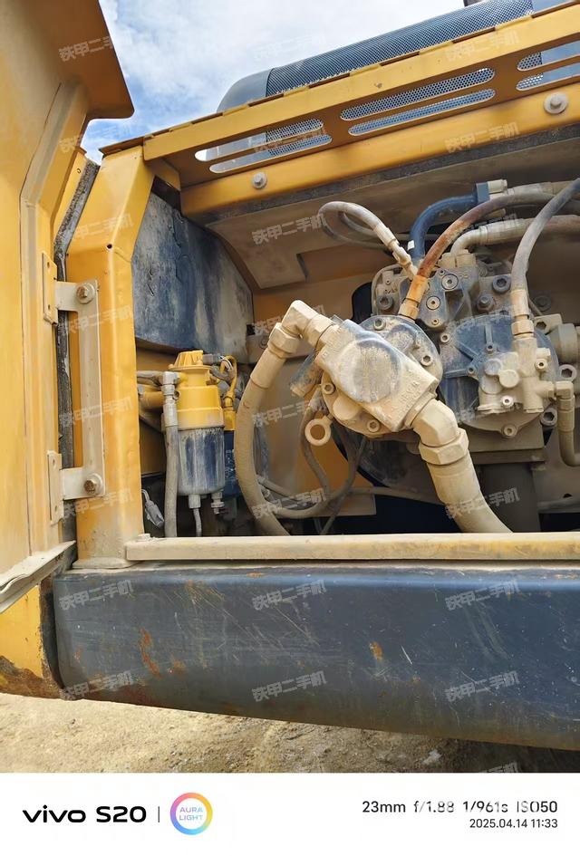 液壓泵艙室正面整體（整機(jī)外觀）