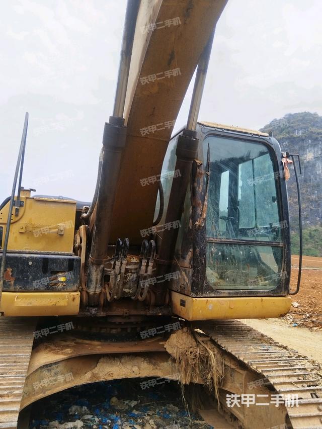 大臂油缸整體?豎拍（工作和回轉(zhuǎn)裝置）