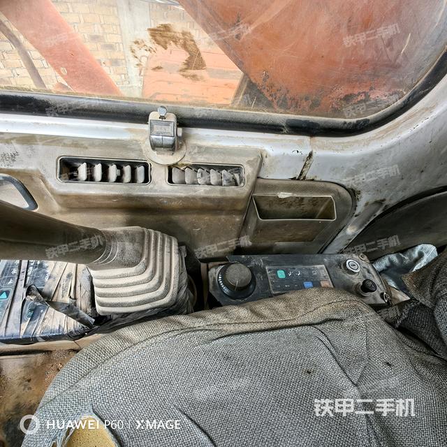 座椅右側(cè)控制臺/鑰匙門/油門/含右手柄(駕駛室部分) 座椅右側(cè)控制臺/鑰匙門/油門/含右手柄(駕駛室部分)
