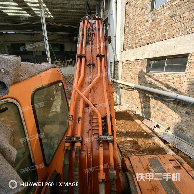 大臂背部俯視(工作和回轉(zhuǎn)裝置) 大臂背部俯視(工作和回轉(zhuǎn)裝置)