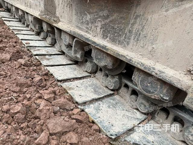 單側(cè)履帶整體（整機(jī)外觀）
