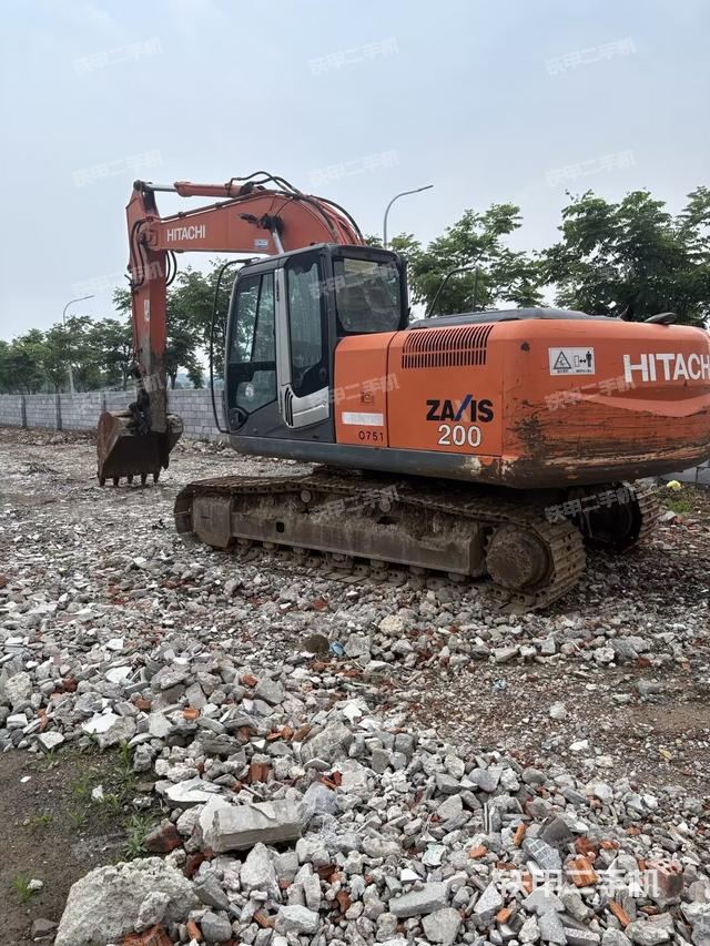 日立ZX200-3挖掘機