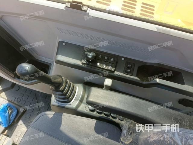 座椅右側(cè)控制臺/鑰匙門/油門/含右手柄（駕駛室部分）