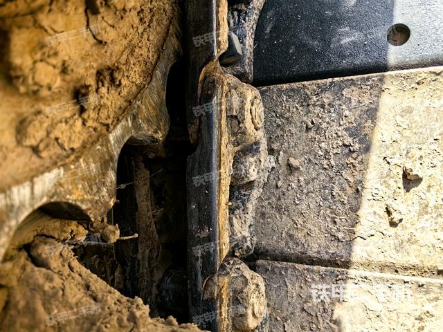 右驅(qū)動輪（行走機(jī)構(gòu)）