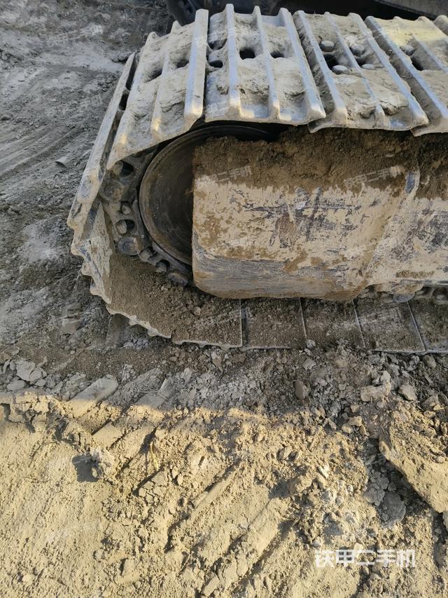 右驅(qū)動輪（行走機構(gòu)）