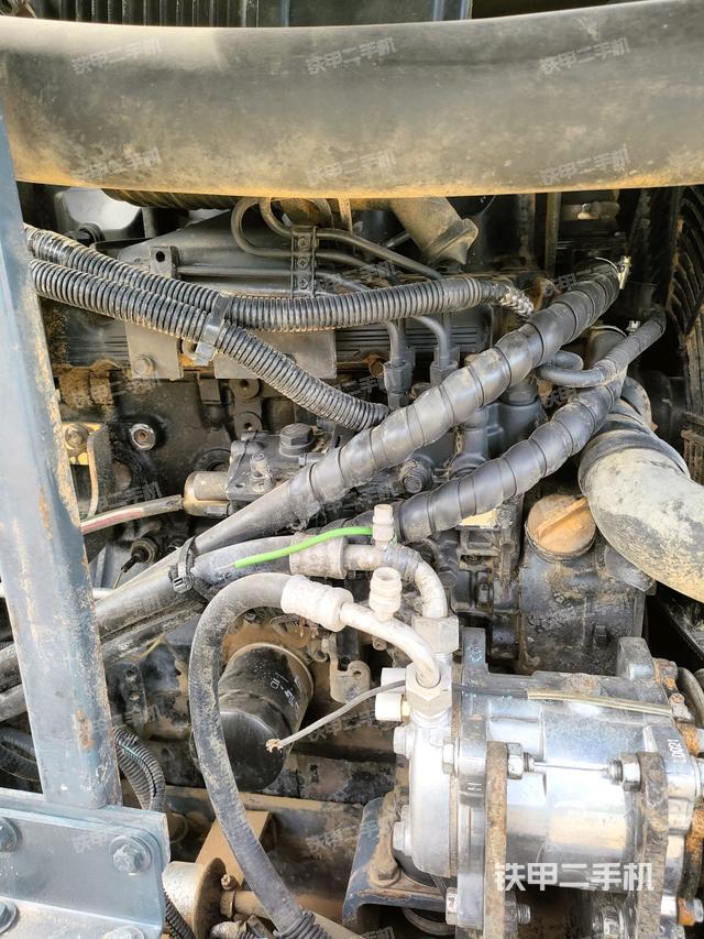 發(fā)動(dòng)機(jī)室（上車(chē)部件）