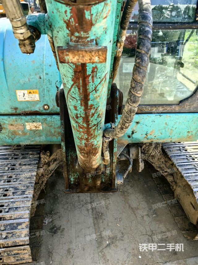 大臂根部?斜（工作和回轉(zhuǎn)裝置）