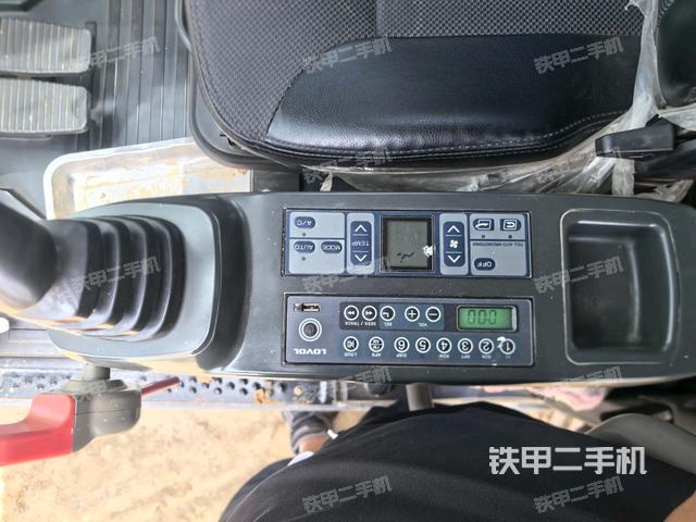 座椅左側(cè)控制臺(tái)/音響/含左手柄(駕駛室部分) 座椅左側(cè)控制臺(tái)/音響/含左手柄(駕駛室部分)