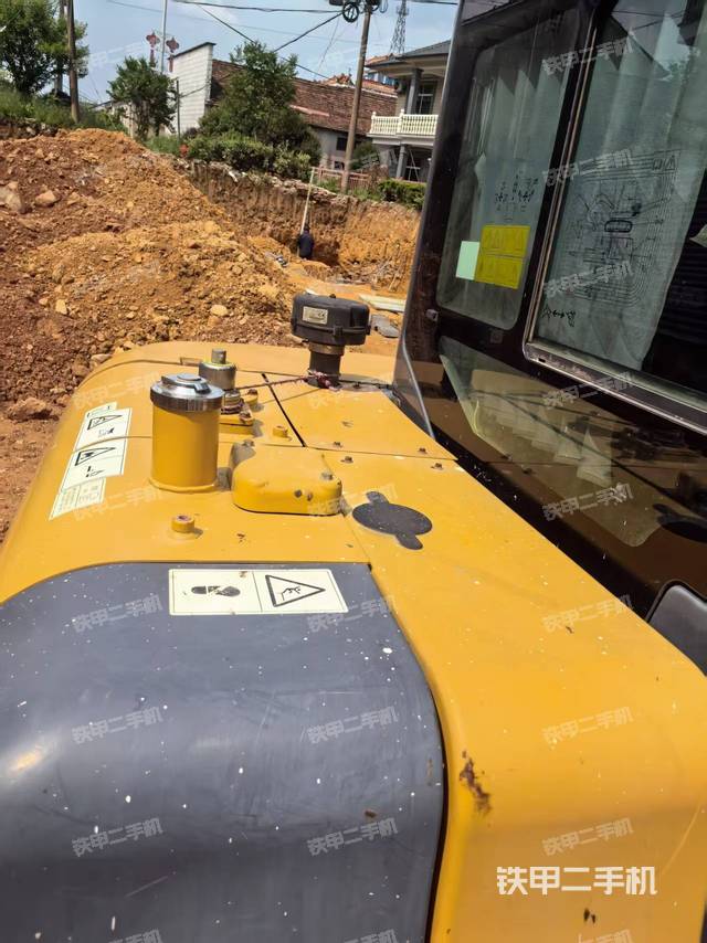 駕駛室頂部（整機(jī)外觀）