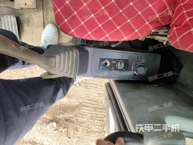 座椅左側(cè)控制臺(tái)/音響/含左手柄（駕駛室部分）