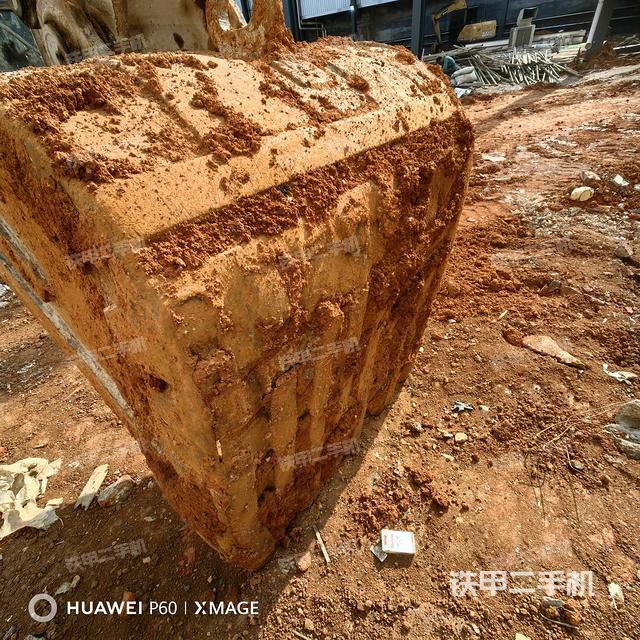 鏟斗右后整體(工作和回轉(zhuǎn)裝置) 鏟斗右后整體(工作和回轉(zhuǎn)裝置)
