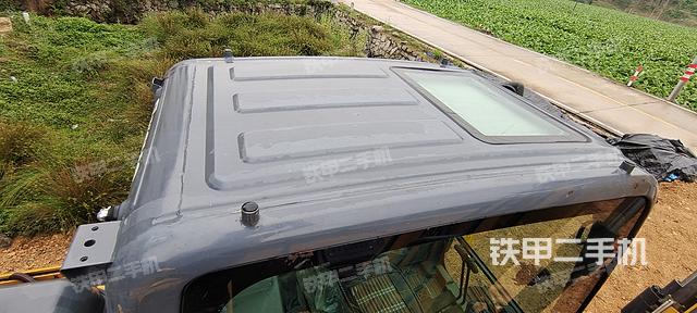 驾驶室顶部（整机外观）