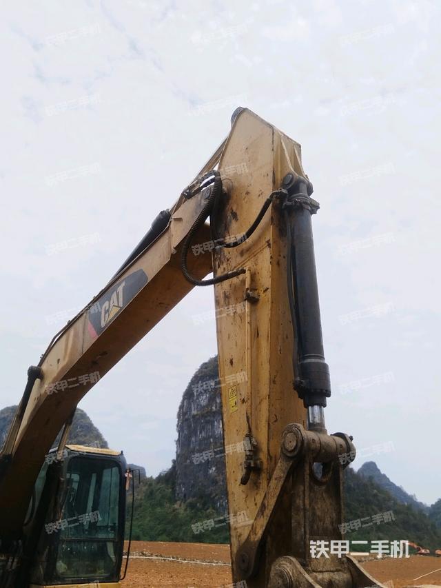 小臂整體左后（工作和回轉(zhuǎn)裝置）